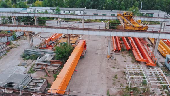 Transporting Parts of Cranes Outdoors