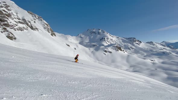 Sunshine Skiing Video With Snow Splashing