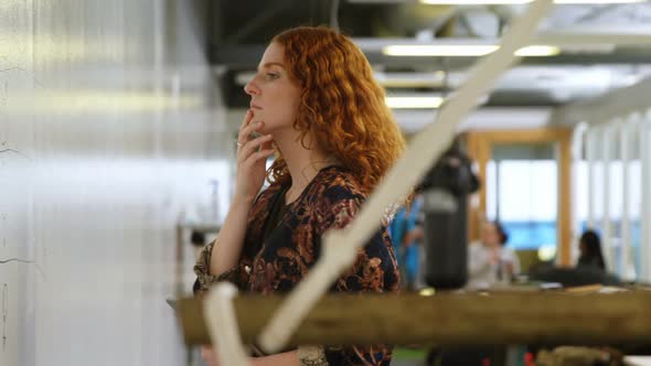 Businesswoman reading the data on the wall 4k