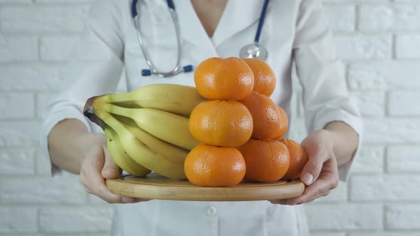 Doctor with fruits.