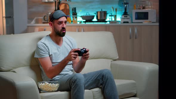 Defeat Man Playing Games on Television During Online Competition