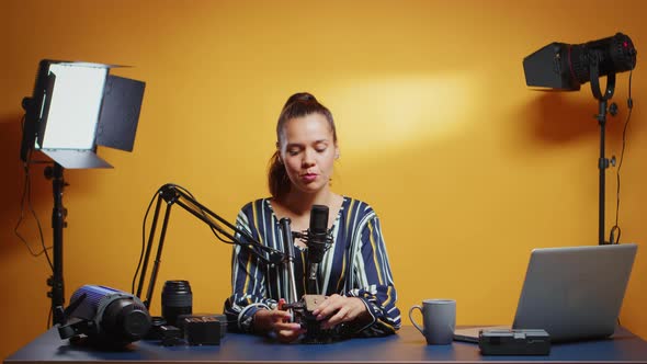 Social Media Star Presenting a Fluid Tripod Head