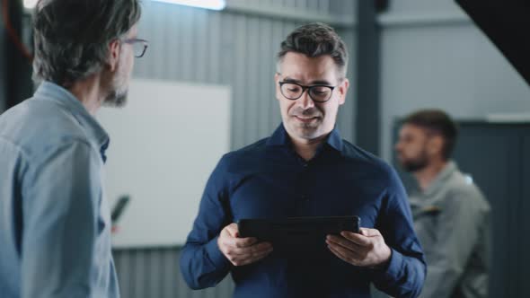 Manager Consulting Man in Car Service