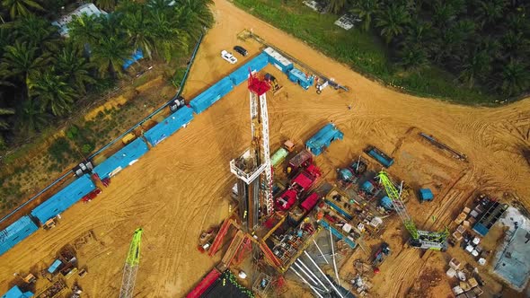 Cinematic Onshore Drilling and Workover Rig structure for oil exploration and exploitation in the mi