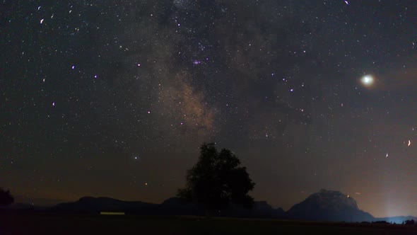 Night time lapse in the Mountains with Milkyway