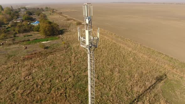 Equipment for relaying cellular