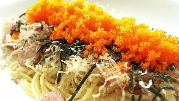 Spaghetti carbonara with white cream sauce