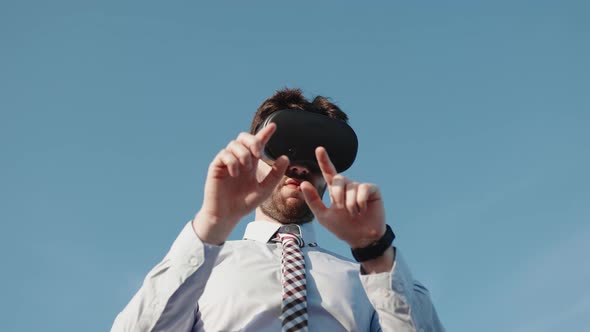 Typing in Virtual Reality Close Up