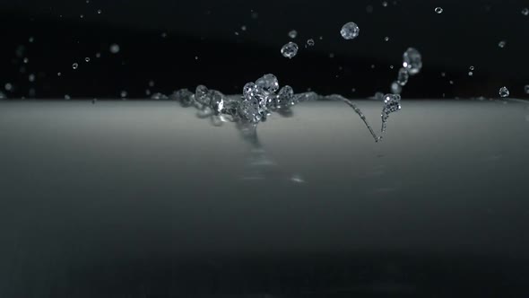 Water fall on steel sheet, Slow Motion alt