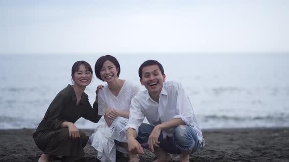 A man and a woman panicking when the tripod collapses in self-shooting