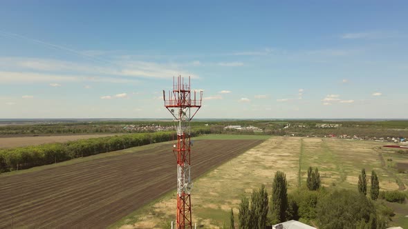 Antenna with 5G technology in rural countryside.
