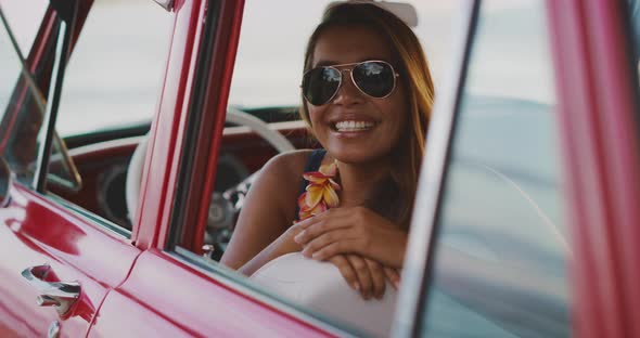 She loves her vintage beach cruiser alt