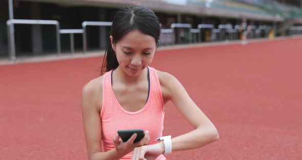 Sport woman using smart watch and conecting to smart watch in sport complex