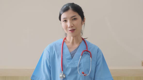 portrait of smart asian female doctor explain and suggesting a way to takecare yourself