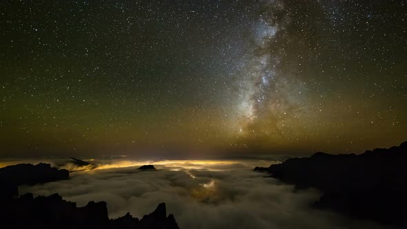 Zooming Milkyway Above La Palma Timelapse in 4K