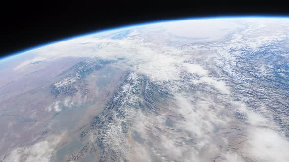 Spaceship Flies Over the Planet Earth alt