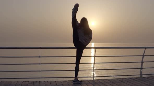 Girl Showing Incredible Flexibility of the Body