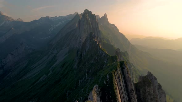 Schaefler Altenalptuerme Mountain Ridge Swiss Alpstein Appenzell Innerrhoden Switzerlandsteep Ridge