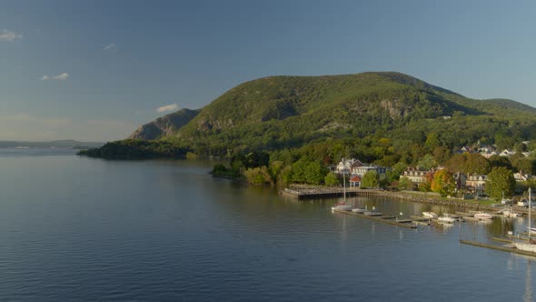 Breakneck Ridge and harbor on cost of Hudson River