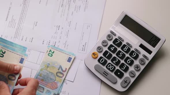 Calculating Utility Bills Budget with Calculator