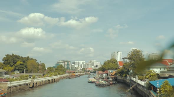 Bridge in bang with a nice view. Here you will see difference boats in the river. (Slowmotion