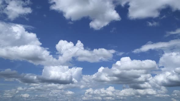 220524_Fluffy cloud time lapse on a cloudy day 4k footage.