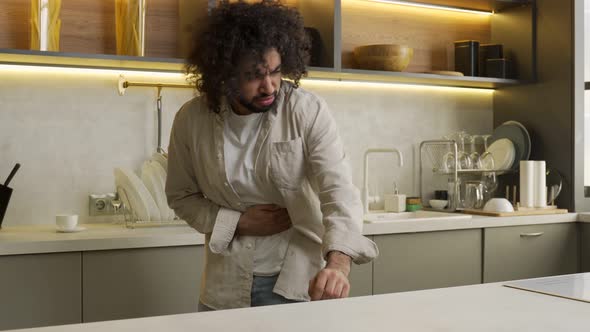 Egyptian Man Suffers From Sudden Pain in Stomach in Kitchen