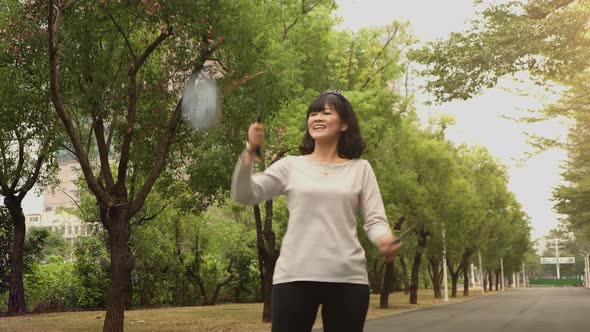 Taiwanese woman playing with a Chinese Yo-Yo