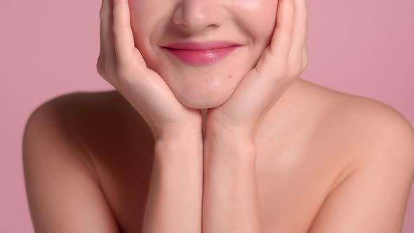 30s Brunette Woman with Face Rest on Hands Smiling To the Camera