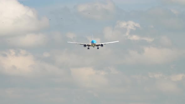 Widebody Airliner Approaching
