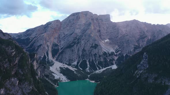 Amazing Lake And Mountains