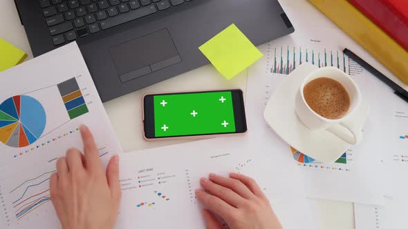 Smartphone with green screen, application for business