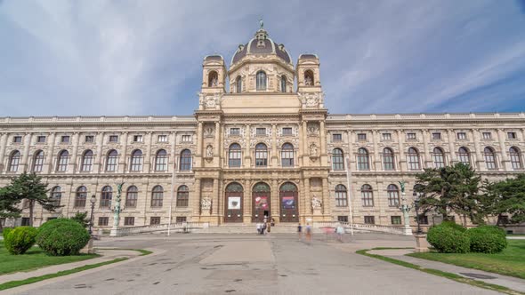 Beautiful View of Famous Naturhistorisches Museum Timelapse Hyperlapse with Park and Sculpture in