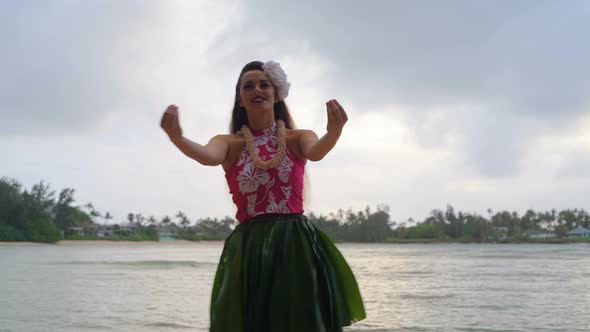 Hawaii Hula Dancer in Costume Dancing 4k