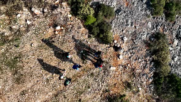 A group of travelers goes downhill 4 K