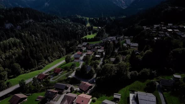 Flight going down over houses