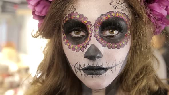 Makeup for Halloween, a dangerous girl