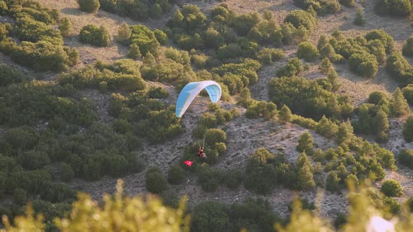 Tourist Fly In The Sky, Paragliding