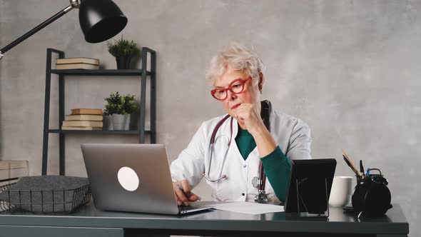 the Woman's Age Doctor Conducts an Online Consultation with the Patient