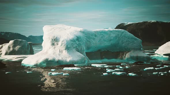 Many Melting Icebergs in Antarctica alt