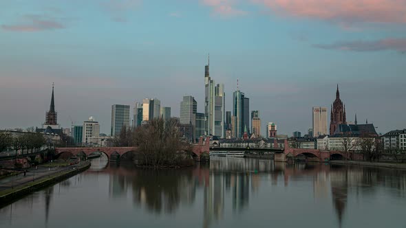 Time-lapse video of the sunrise over the Main river and the skyline of Frankfurt with impressive reflections of the sun in the glass facades of the bank towers in winter