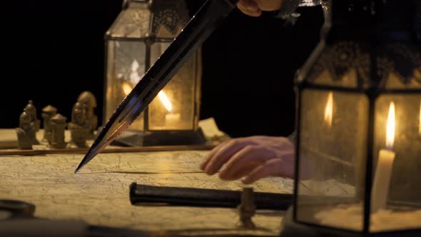 The commander who plans with the sword. alt