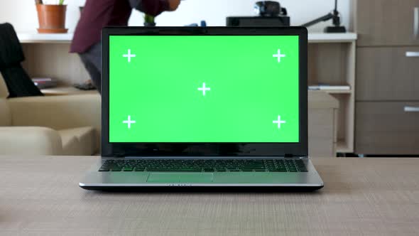 Zoom in Shot on a Computer Screen with Chroma Mock Up