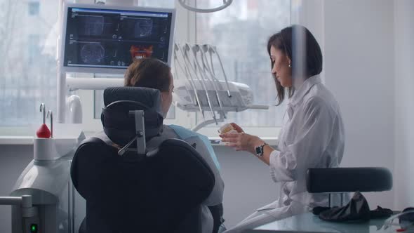 The Orthodontist Discusses the Solution of the Patient's Problems and the Algorithm of Dental alt