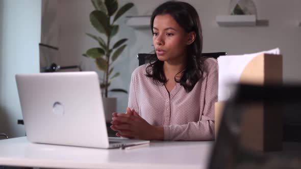 Businesswoman Discussing Business and Sitting at Table with Computer in Modern Office Spbi