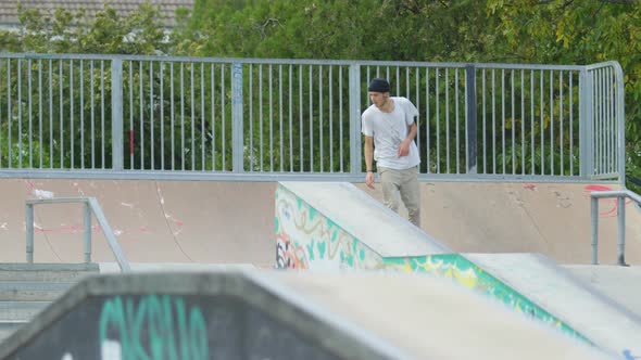 Skating and falling in a skatepark alt