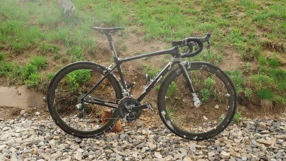 Washing and cleaning bicycle with water hosepipe