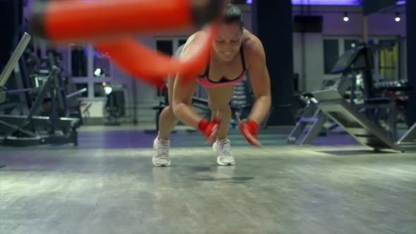 Woman doing push up with clapping