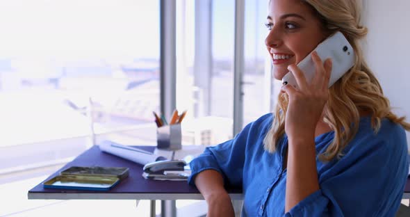 Female architect talking on mobile phone 4k