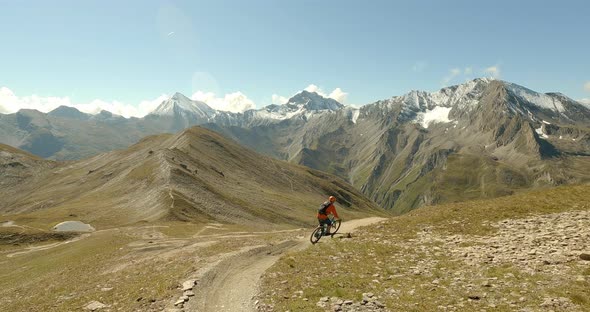 Cruising on a enduro mountainbike down a sigle trail with fun curves and amazing panorama landscape